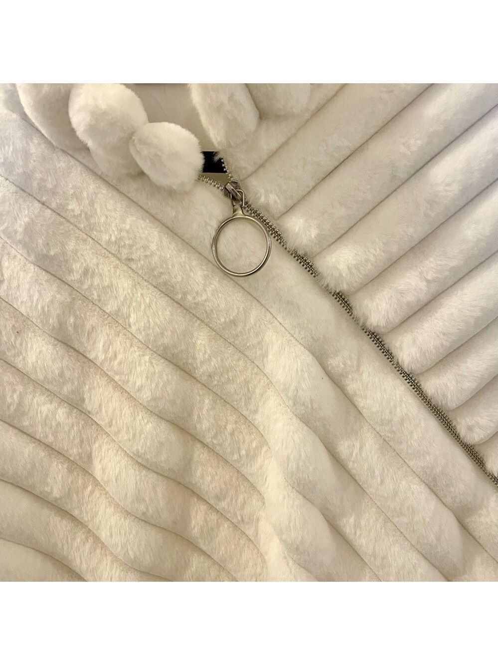 La Fiorentina White Faux Fur Cape, Silver Zipper Detail, One Size, Cozy. - Picture 8 of 10